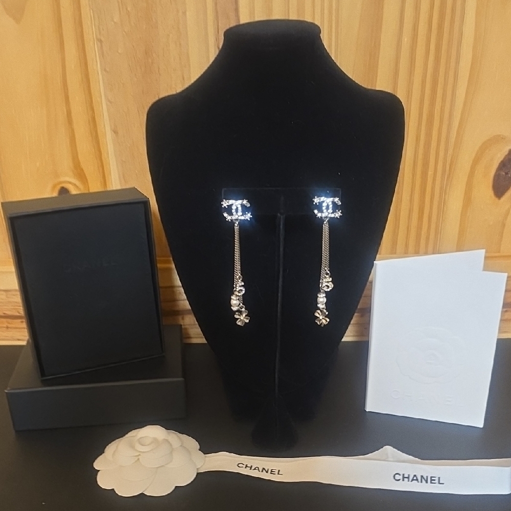 CHANEL Silver Drop Earrings with Pearl and Floral Details - Picture 2 of 5